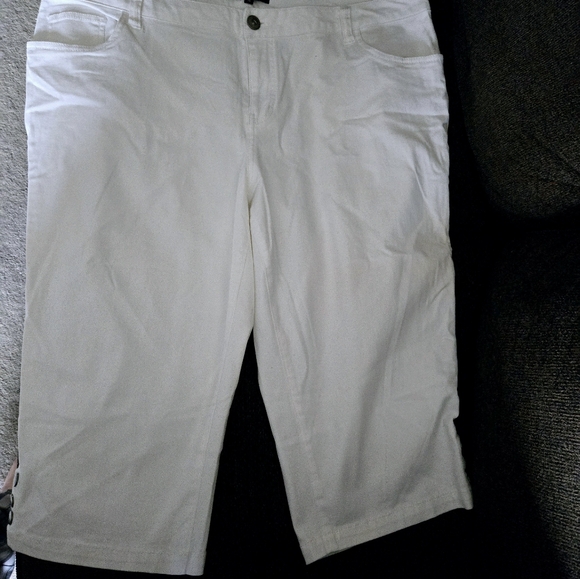 Addition Elle White Capris - Picture 3 of 4